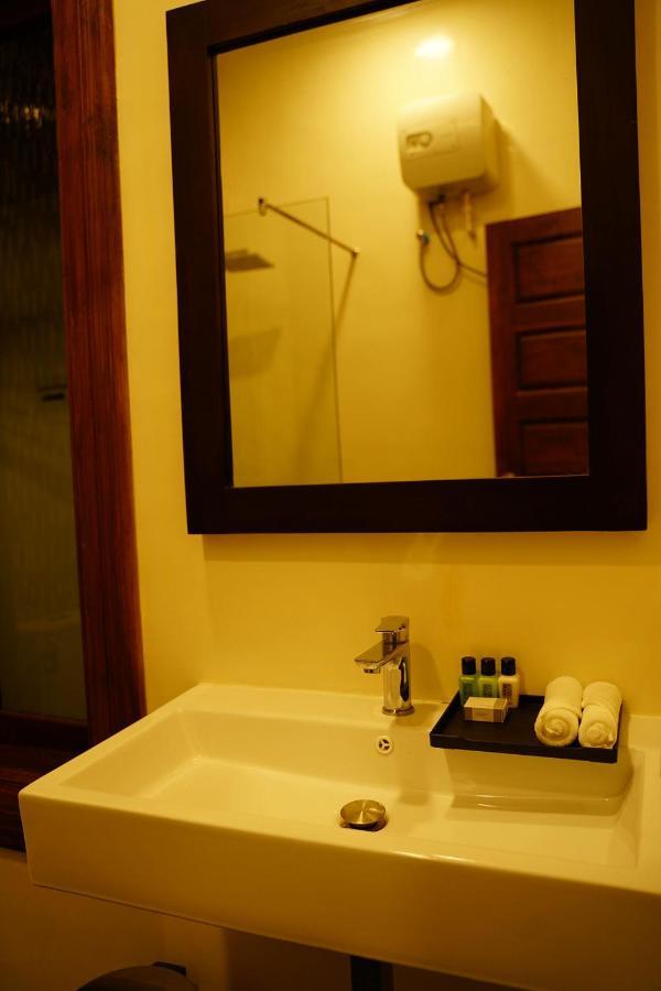 Village Hotel Northern Point Point Pedro 외부 사진
