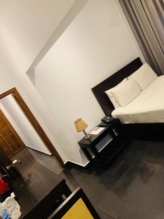 Village Hotel Northern Point Point Pedro 외부 사진